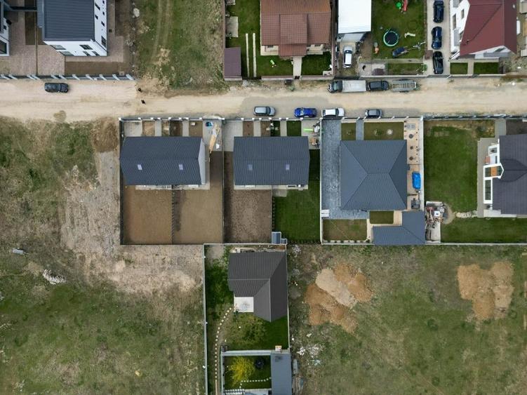 Duplex cu 4 camere cu Canalizare în Sud