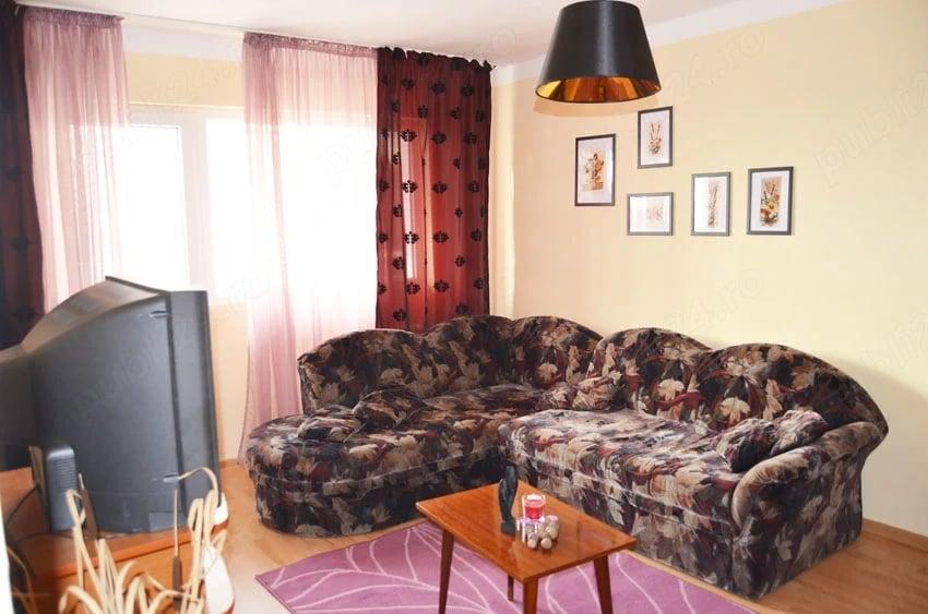 Apartament cu 4 camere decomandat în Republicii