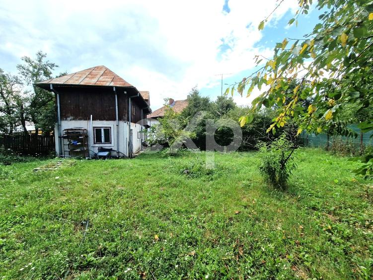 Casă individuală cu 6 camere cu Canalizare în Răzvad