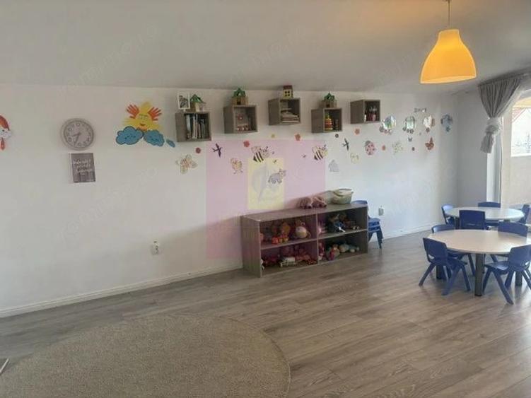 Casă cu 10 camere cu Teren 446 Mp în Drumul Sării