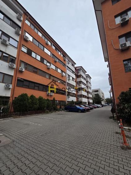Apartament cu 3 camere decomandat, mobilat în Central