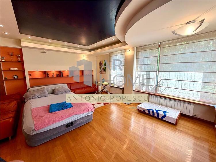 Casă individuală cu 4 camere cu Piscina în Central