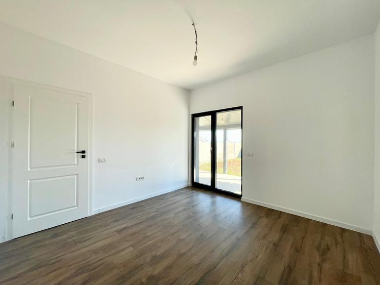 Duplex cu 4 camere cu Canalizare în Moșnița Nouă
