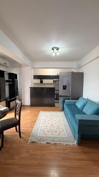 Apartament cu 3 camere semidecomandat în Moșilor