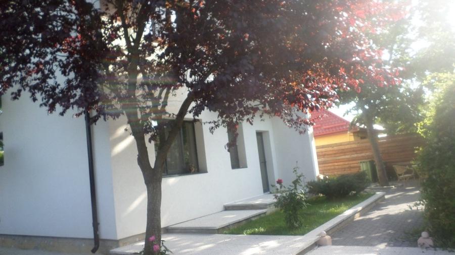 Casă individuală cu 5 camere cu Canalizare în Balotești
