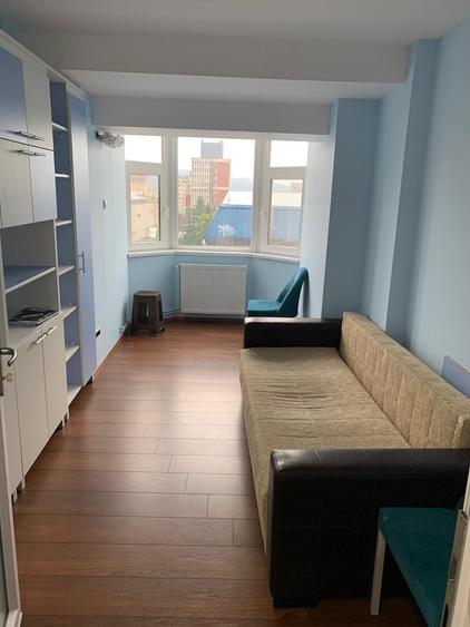 Apartament cu 3 camere semidecomandat în Ultracentral