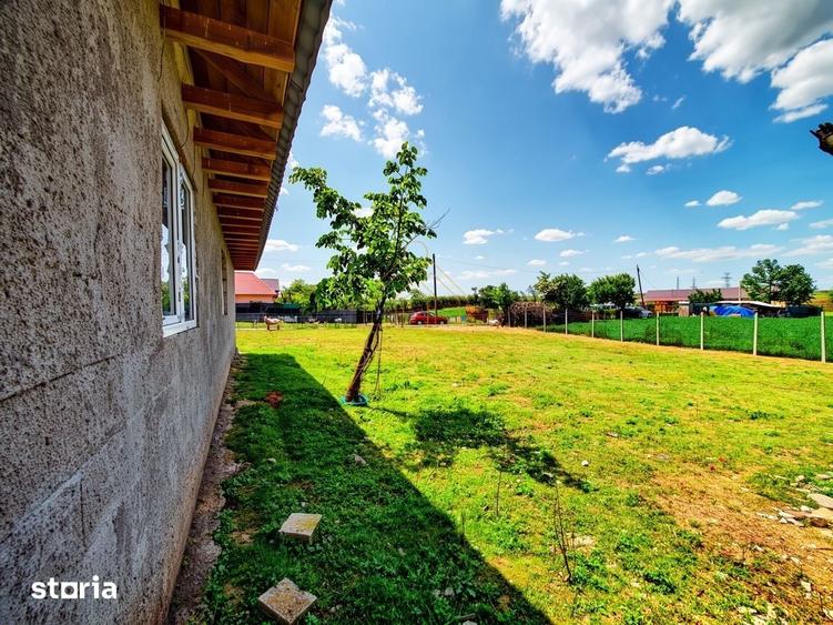 Casă cu 2 camere cu Teren 1000 Mp în Poarta Albă