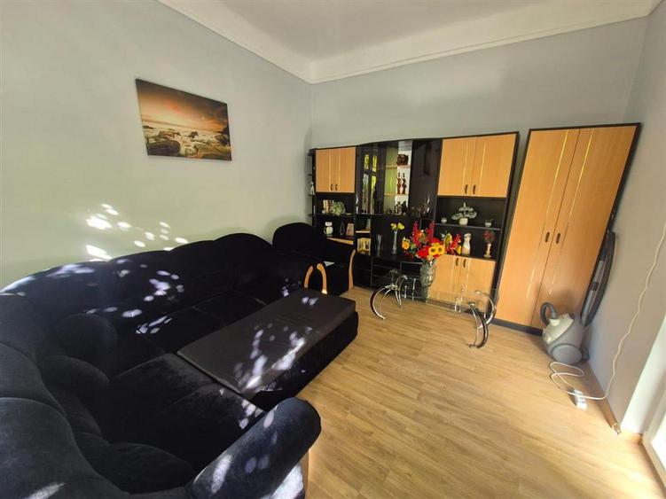 Casă cu 2 camere cu Teren 100 Mp în Central