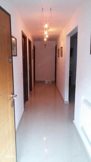 Apartament cu 3 camere decomandat în Ferentari