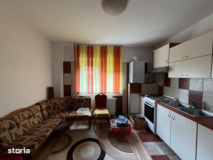 Casă cu 8 camere cu Teren 1300 Mp în Păulești