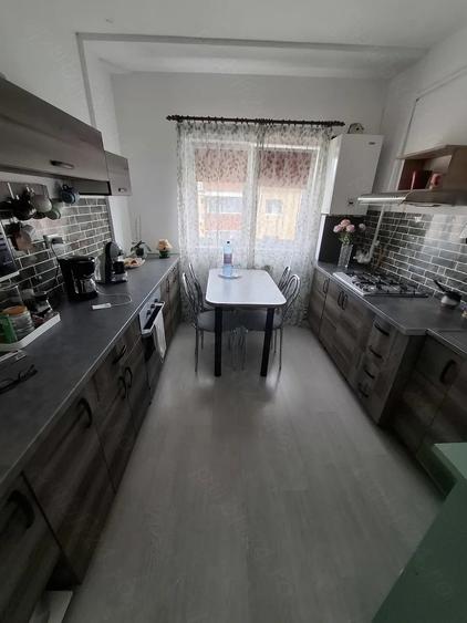 Vand urgent apartament cu 3 camere confort 1 semidecomandat - 8