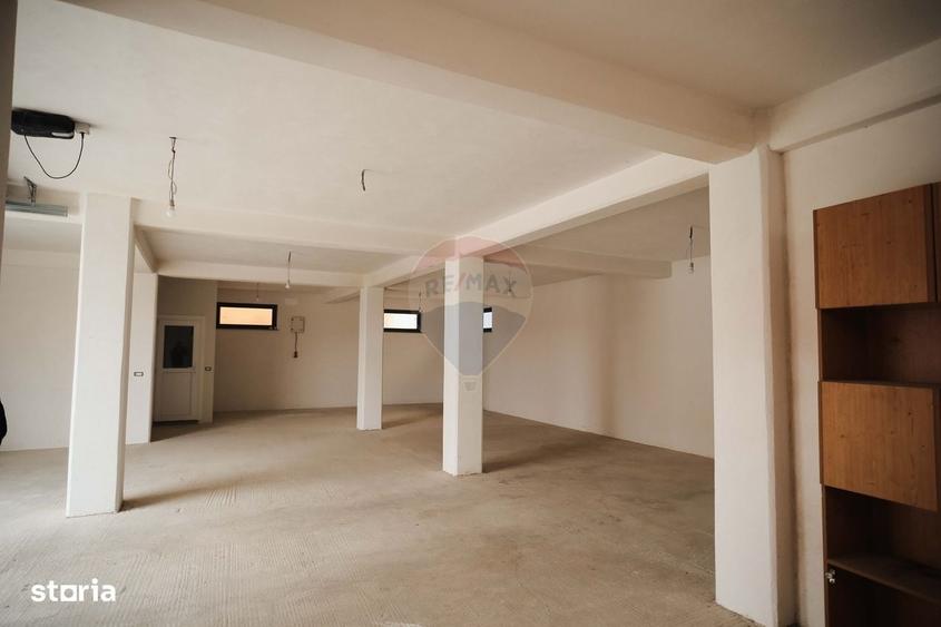 Spațiu comercial, de 200 mp, în Marginea
