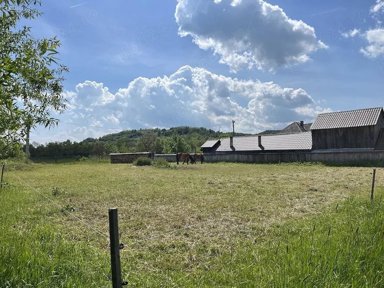 Teren de 1200 mp, în Oncești