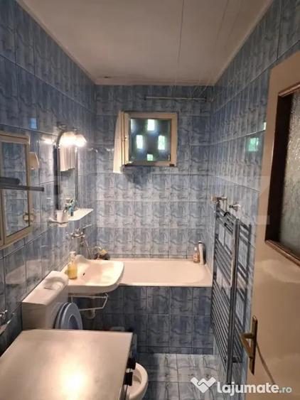 Apartament cu 3 camere semidecomandat în Dâmbu Pietros