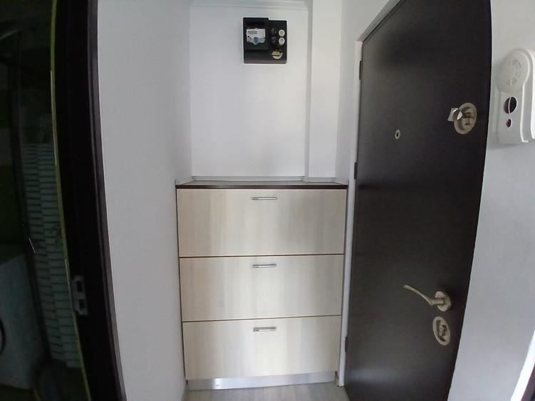 Apartament cu 2 camere semidecomandat, mobilat în Podul de Fier