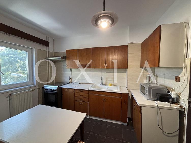Apartament cu 2 camere semidecomandat, mobilat în Soarelui