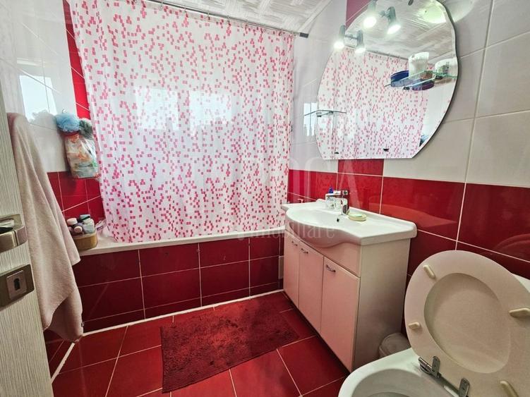 Apartament cu 3 camere semidecomandat în Florești