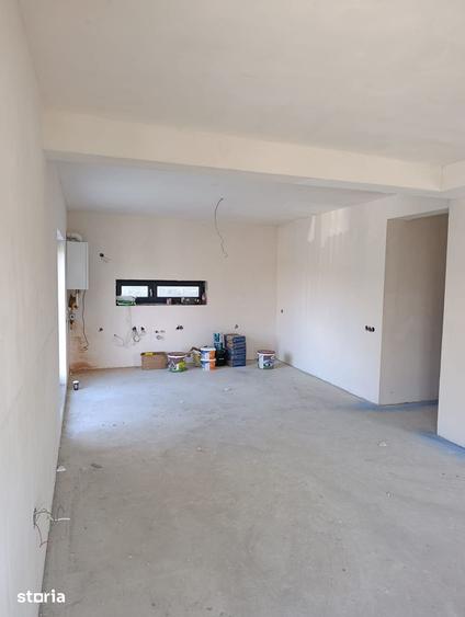 Spațiu comercial, de 1,000 mp, în Sopor