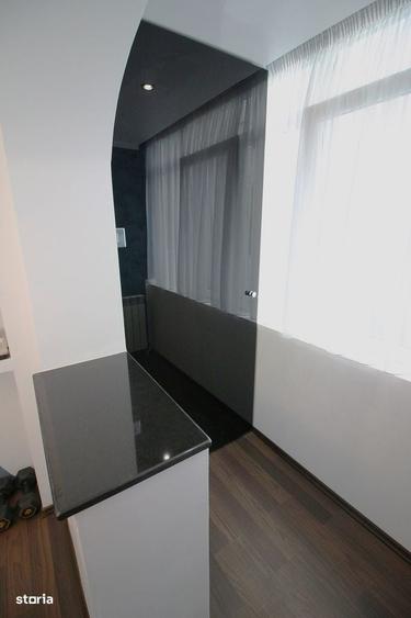 Apartament cu 3 camere semidecomandat în Cornișa
