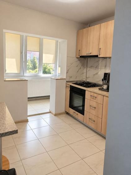 Apartament cu 3 camere decomandat, mobilat în Girocului