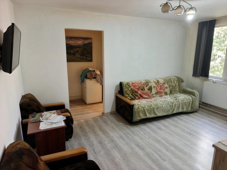 Apartament cu 2 camere semidecomandat în Calea București