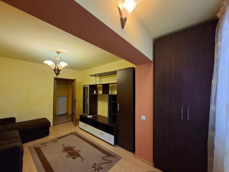 Apartament cu 3 camere decomandat în Decebal