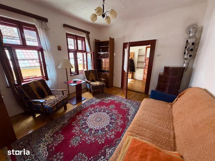 Casă cu 3 camere cu Teren 2974 Mp în Central