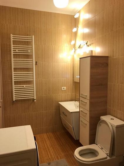 Apartament cu 3 camere semidecomandat în Exterior Vest