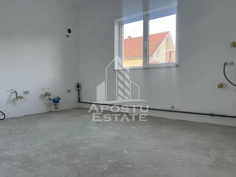 Casă cu 4 camere cu Teren 220 Mp în Giarmata