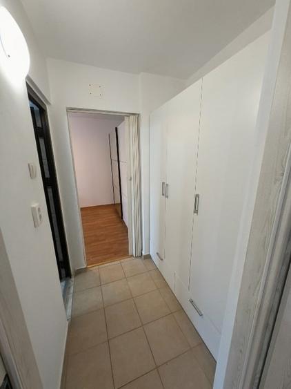 Apartament cu 3 camere semidecomandat, mobilat în Freidorf