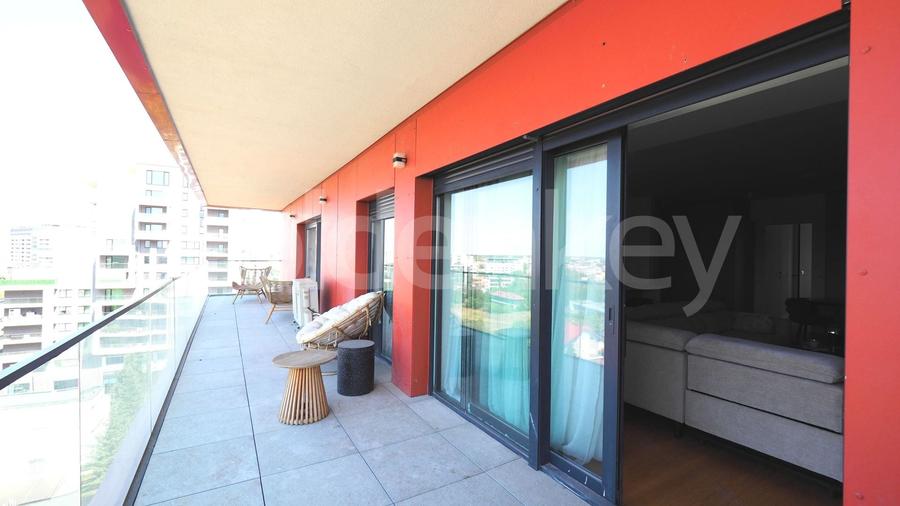 Apartament cu 4 camere decomandat, mobilat în Herăstrău