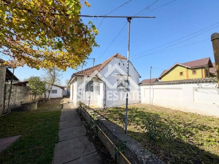 Casă individuală cu 3 camere cu Canalizare în Central