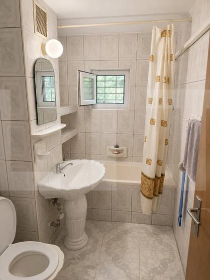 Apartament cu 3 camere decomandat, mobilat în Girocului