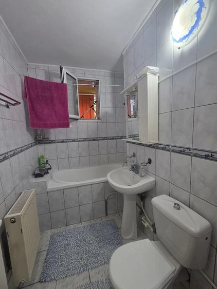 Apartament cu 3 camere semidecomandat în Țiglina 3