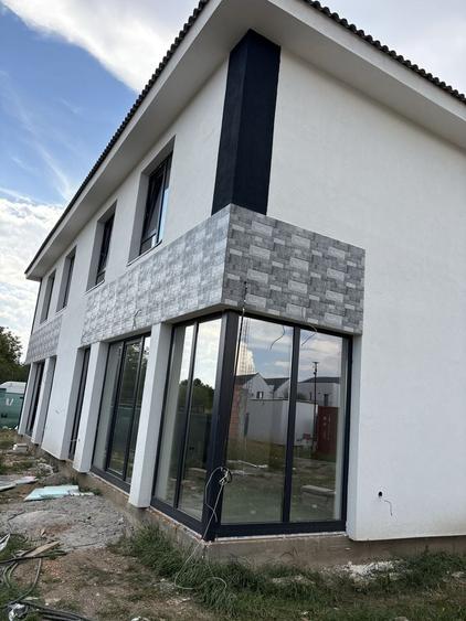 Casă cu 4 camere în Șelimbăr