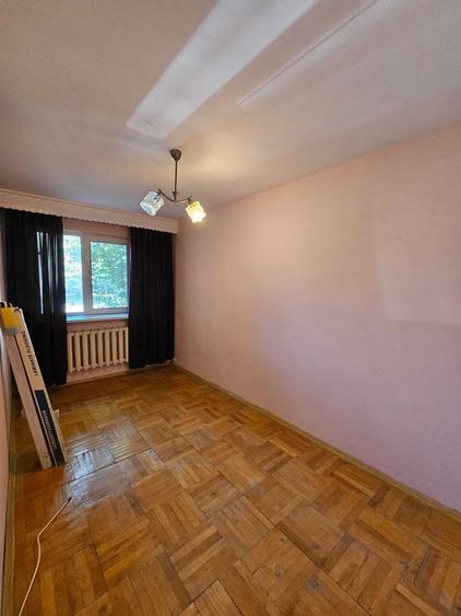 Apartament cu 4 camere semidecomandat în Sud