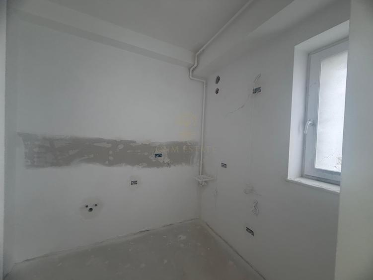 Apartament cu 2 camere semidecomandat, mobilat în Eminescu