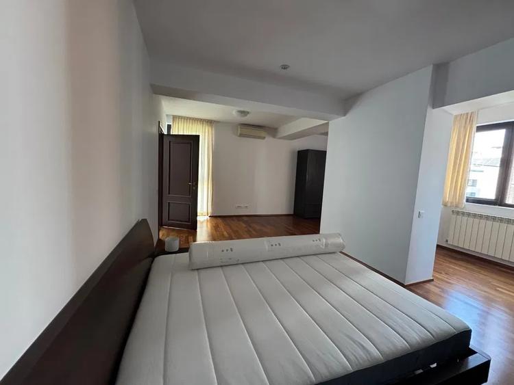 Apartament cu 3 camere decomandat, mobilat în Herăstrău