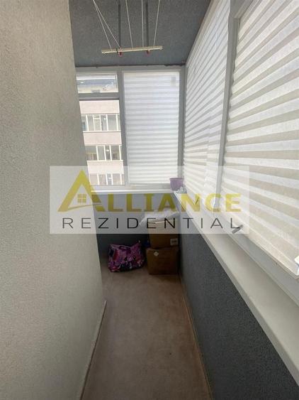 Apartament cu 3 camere decomandat, mobilat în Metalurgiei