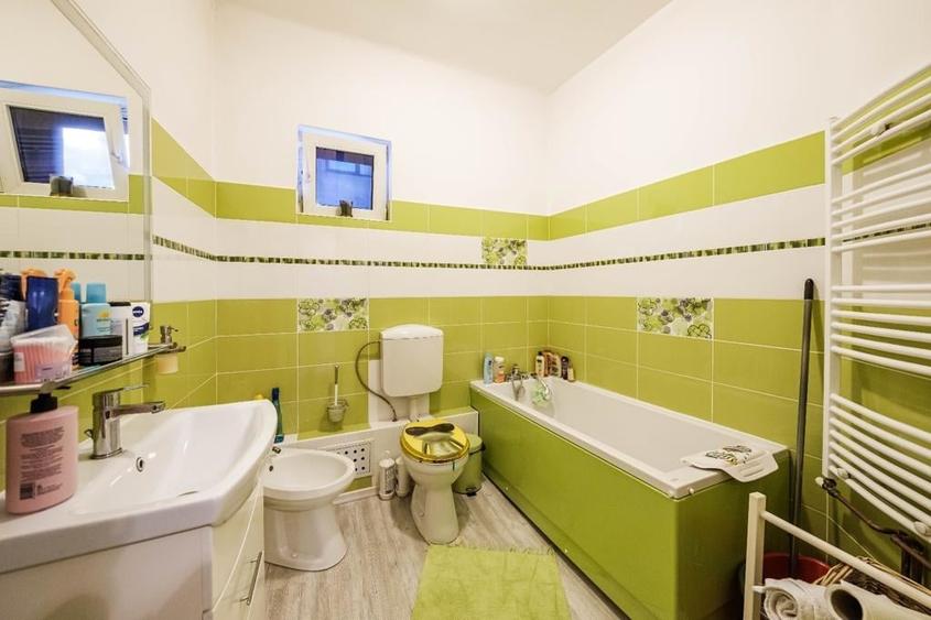 Apartament cu 3 camere semidecomandat, mobilat în Central