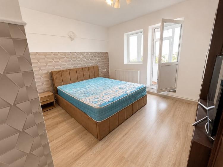 Apartament cu 3 camere decomandat în Trocadero