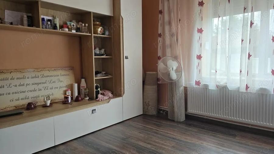 Casă cu 2 camere cu Teren 780 Mp în Simeria