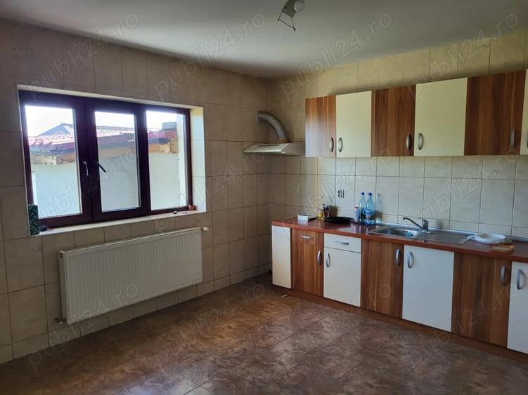 Casă cu 4 camere în Sarichioi
