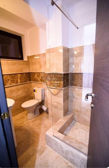 Casă individuală cu 7 camere cu Canalizare în Nord