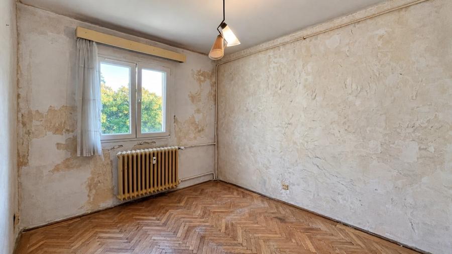 Apartament cu 3 camere semidecomandat în Titan