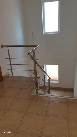 Casă cu 4 camere cu Teren 237 Mp în Golești