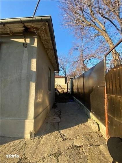Casă cu 2 camere cu Canalizare în Central