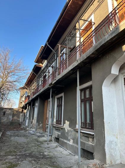 Casă cu 16 camere cu Teren 500 Mp în Parcul Carol
