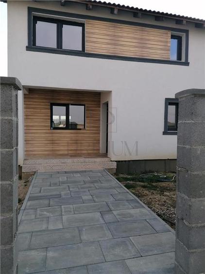 Duplex cu 5 camere cu Teren 420 Mp în Șag