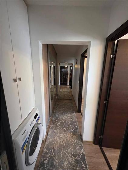 Apartament cu 3 camere decomandat în Girocului